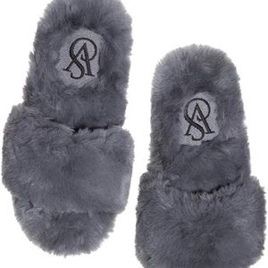 Victoria’s Secret Gray Faux Fur Slipper